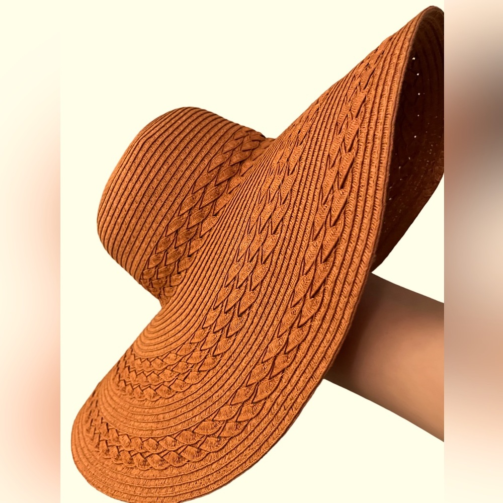 NWT women’s hat.